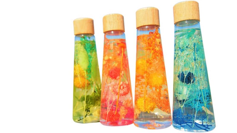 カラフルなハーバリウムボトル