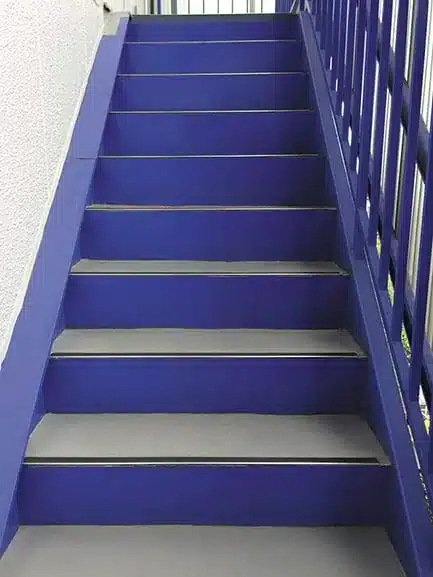 サビのついた階段（修正後）