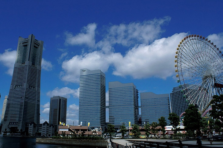 ビルと観覧車 ビルと観覧車