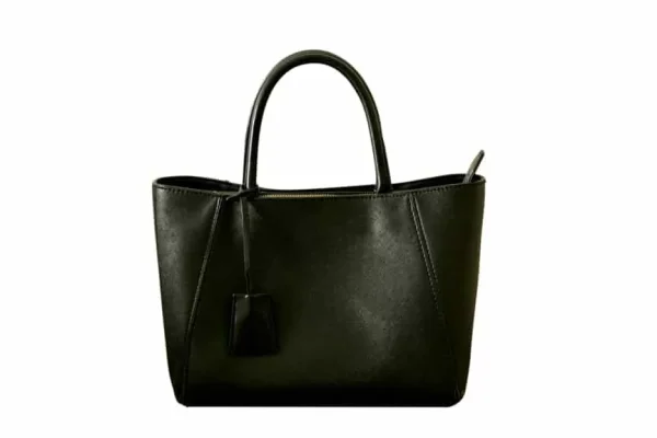 黒のバッグ（切り抜き）